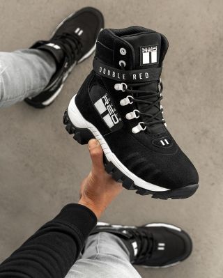 🥾 𝗫™– Zrodené pre extrém. Vynikajúce v štýle. Súčasť exkluzívnej 𝗕𝗹𝗮𝗰𝗸&𝗪𝗵𝗶𝘁𝗲™ kolekcie, ktorá spája kontrast dvoch farieb...